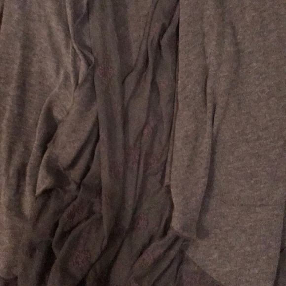 Gray pull over - Picture 3 of 4